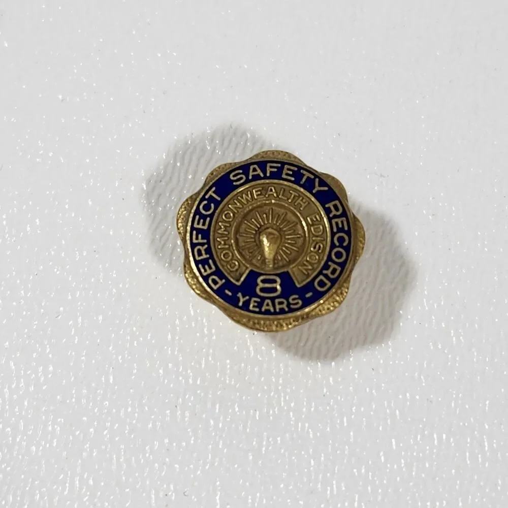 Commonwealth Edison Employee Service Lapel Pin 8 Years Safety Lightbulb Tie Tack